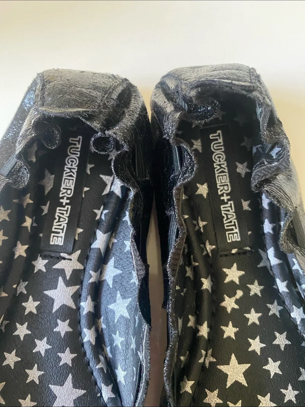 Tucker + Tate shiny Black slip On Ballet Flats for girls Sz 2 scalloped edge